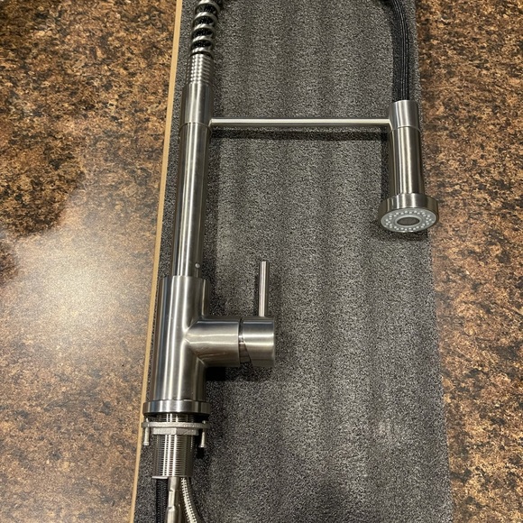 Kitchen faucet new - Picture 3 of 4